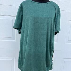 Vislily green T-shirt with button accent on waist. Women's size 18W